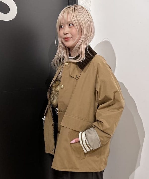 ando naoさんの「BEAMS WOMEN｜【別注】Gramicci / 2プリーツ ワイド スラックス 25FW」を使ったコーディネート