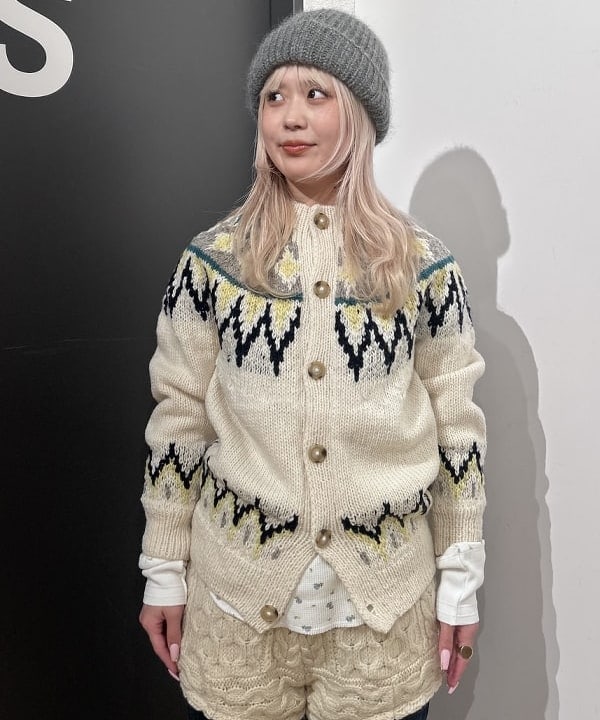 ando naoさんの「BEAMS WOMEN｜【別注】cableami / モヘヤ ワッチキャップ」を使ったコーディネート