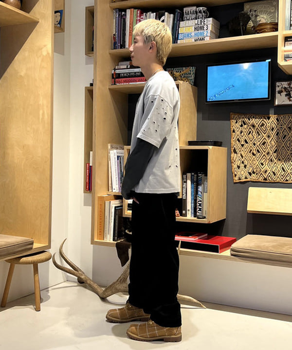 照田 拓史さんの「BEAMS WOMEN｜レイヤード ダメージ Tシャツ」を使ったコーディネート