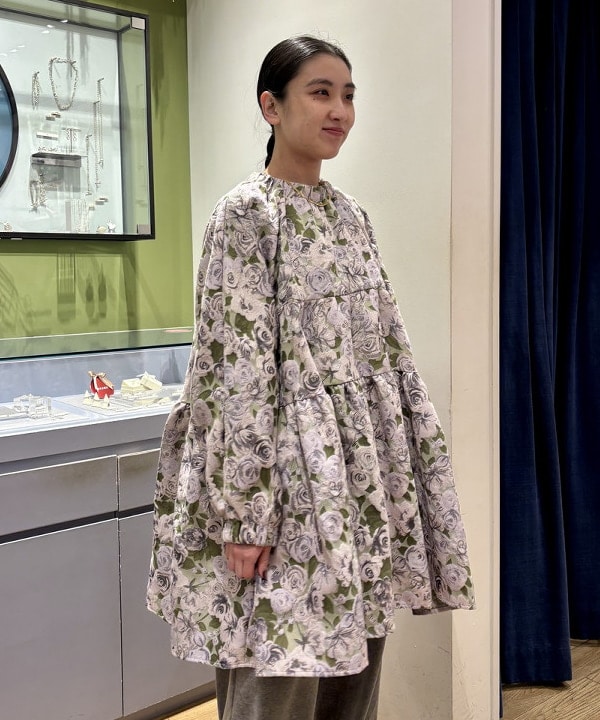 ちりこさんの「BEAMS WOMEN｜ベロア ワイド スウェット パンツ」を使ったコーディネート