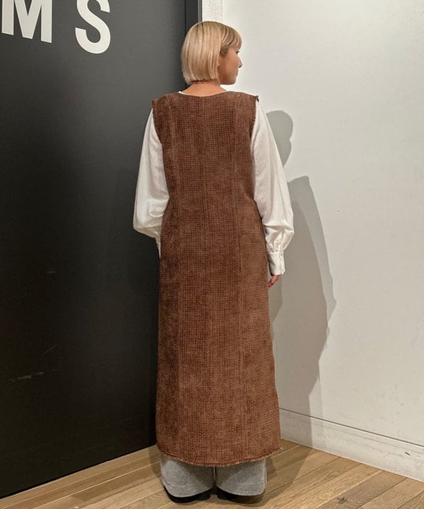 佐藤 亜美さんの「BEAMS WOMEN｜ツイード スタッズ ノースリーブ ワンピース」を使ったコーディネート