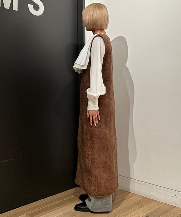 佐藤 亜美さんの「BEAMS WOMEN｜ツイード スタッズ ノースリーブ ワンピース」を使ったコーディネート