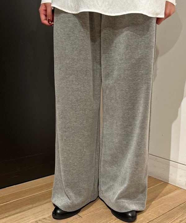 佐藤 亜美さんの「BEAMS WOMEN｜ツイード スタッズ ノースリーブ ワンピース」を使ったコーディネート