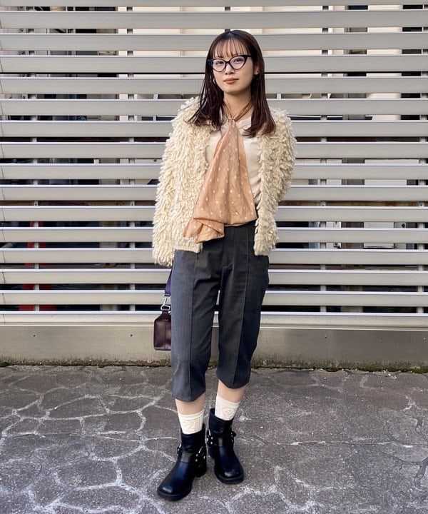 カタヤマ アヤさんの「BEAMS WOMEN｜ミックス ループ編み ニット ジャケット」を使ったコーディネート