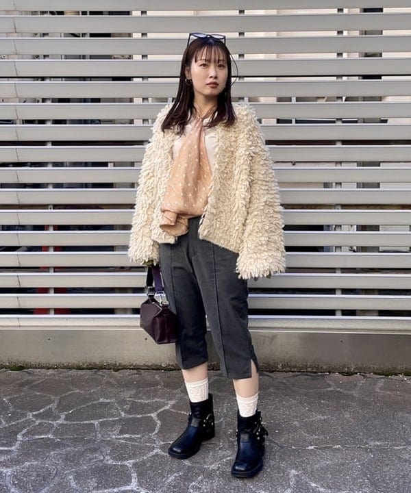 カタヤマ アヤさんの「BEAMS WOMEN｜ミックス ループ編み ニット ジャケット」を使ったコーディネート