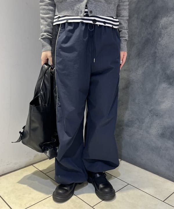 星野 真依さんの「BEAMS WOMEN｜レース キリカエ トラックパンツ」を使ったコーディネート