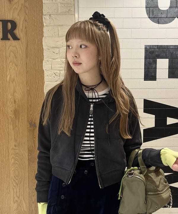 江口 息吹さんの「BEAMS WOMEN｜スウェット ジップ フーディー」を使ったコーディネート