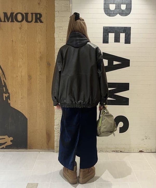 江口 息吹さんの「BEAMS WOMEN｜スウェット ジップ フーディー」を使ったコーディネート