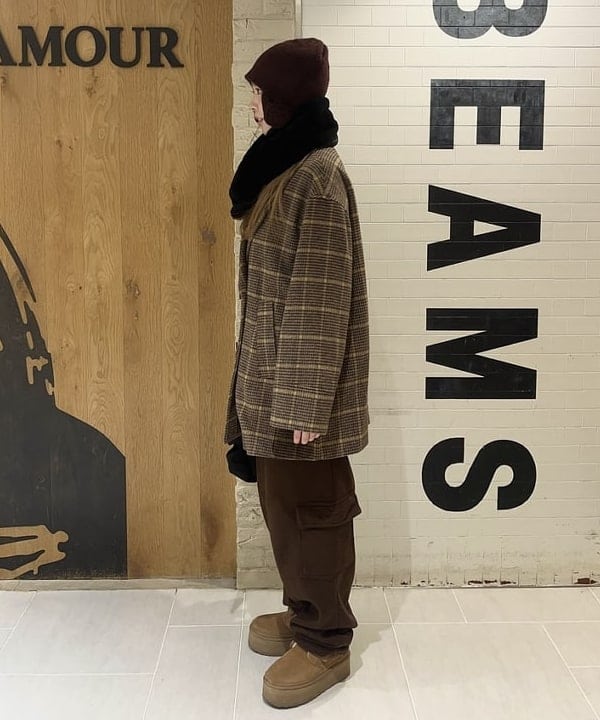 江口 息吹さんの「BEAMS WOMEN｜フェイクファー ティペット」を使ったコーディネート