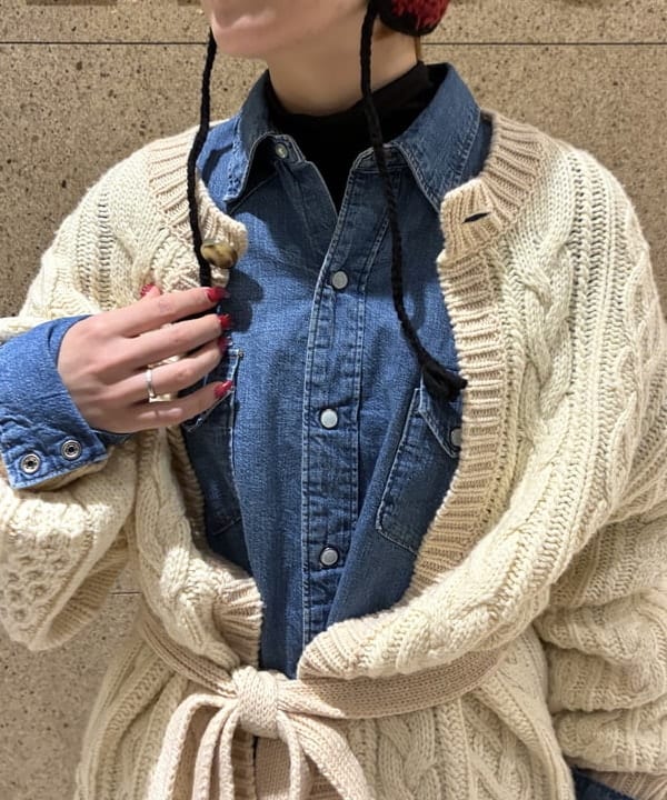 森川 夏衣さんの「BEAMS WOMEN｜3ゲージ 2トーン アラン カーディガン」を使ったコーディネート