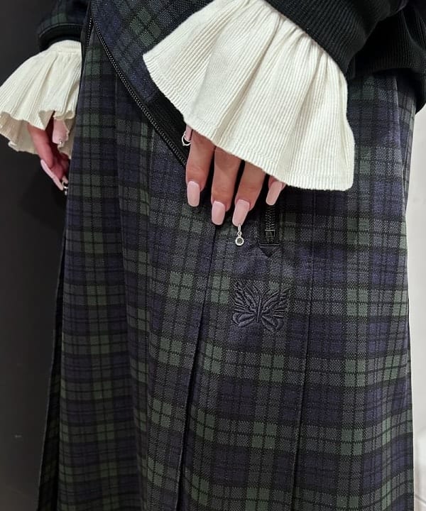 ando naoさんの「BEAMS WOMEN｜リブ フリル ギャザー ロングスリーブ」を使ったコーディネート