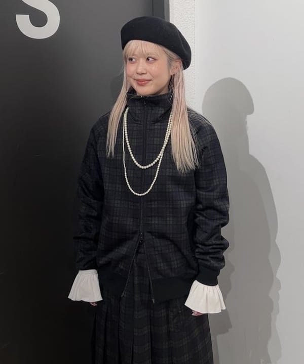 ando naoさんの「BEAMS WOMEN｜リブ フリル ギャザー ロングスリーブ」を使ったコーディネート