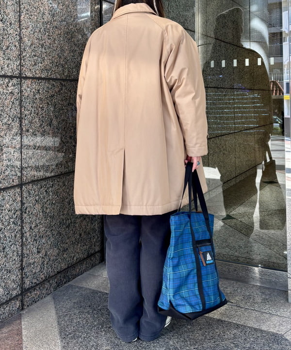 サイトウ　トモミさんの「BEAMS WOMEN｜コットン ポリエステル シャンブレー ステンカラー コート」を使ったコーディネート