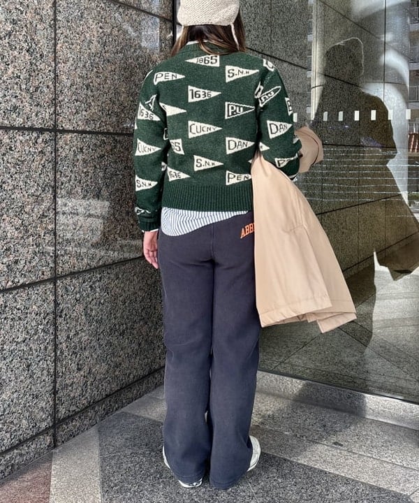 サイトウ　トモミさんの「BEAMS WOMEN｜コットン ポリエステル シャンブレー ステンカラー コート」を使ったコーディネート