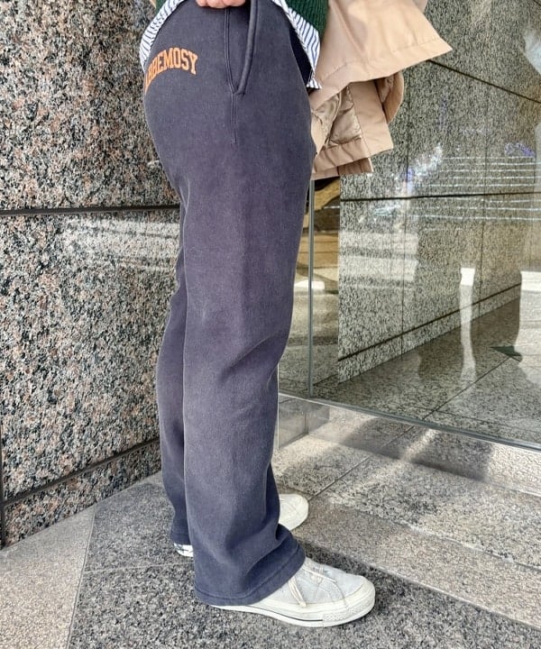 サイトウ　トモミさんの「BEAMS WOMEN｜コットン ポリエステル シャンブレー ステンカラー コート」を使ったコーディネート