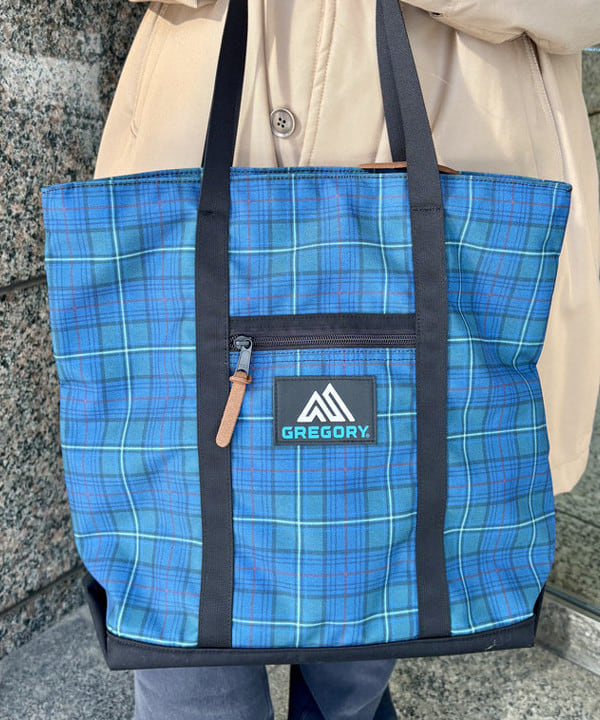 サイトウ　トモミさんの「BEAMS WOMEN｜コットン ポリエステル シャンブレー ステンカラー コート」を使ったコーディネート