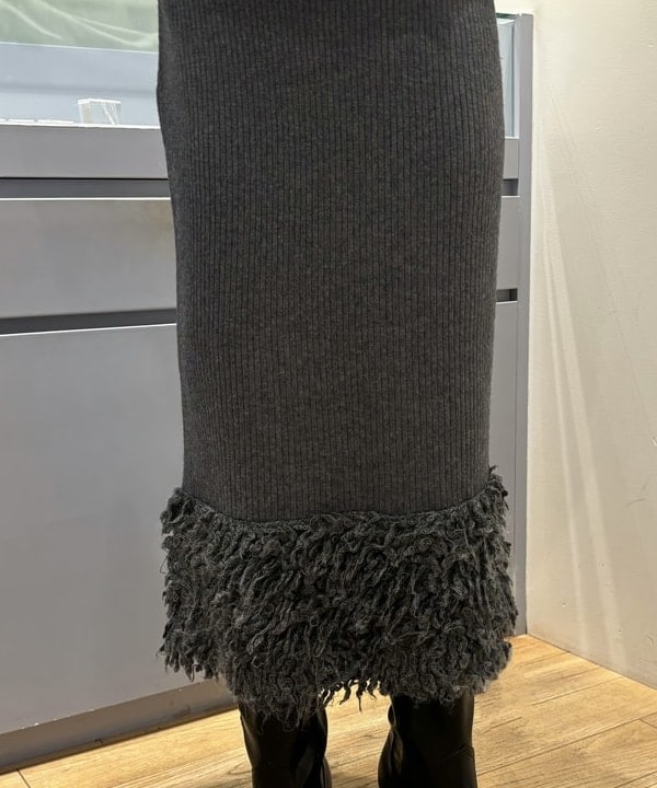 山本 里南さんの「BEAMS WOMEN｜RBS / フリンジ キリカエ ニット スカート」を使ったコーディネート