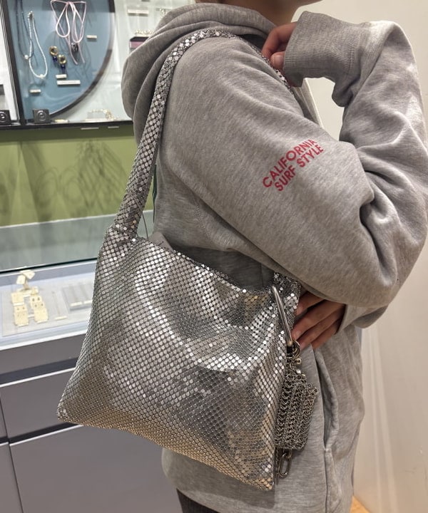 山本 里南さんの「BEAMS WOMEN｜RBS / フリンジ キリカエ ニット スカート」を使ったコーディネート