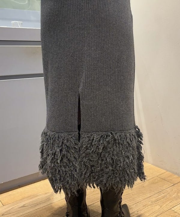 山本 里南さんの「BEAMS WOMEN｜RBS / フリンジ キリカエ ニット スカート」を使ったコーディネート