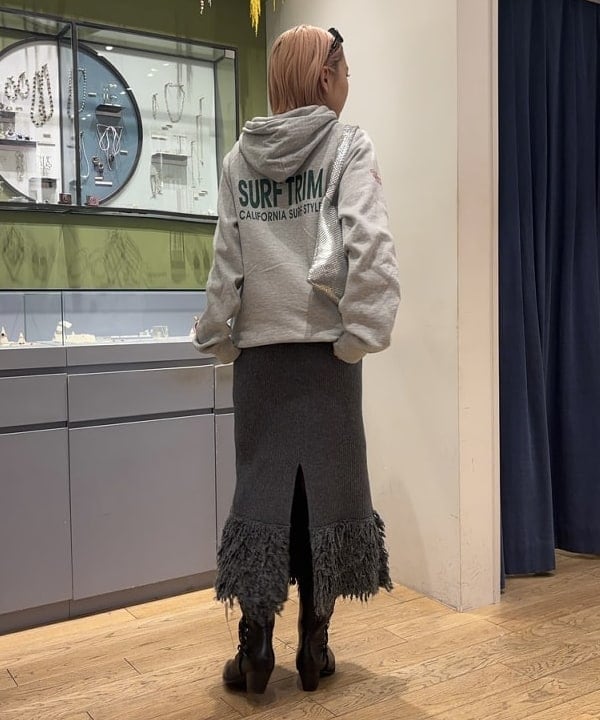 山本 里南さんの「BEAMS WOMEN｜RBS / フリンジ キリカエ ニット スカート」を使ったコーディネート