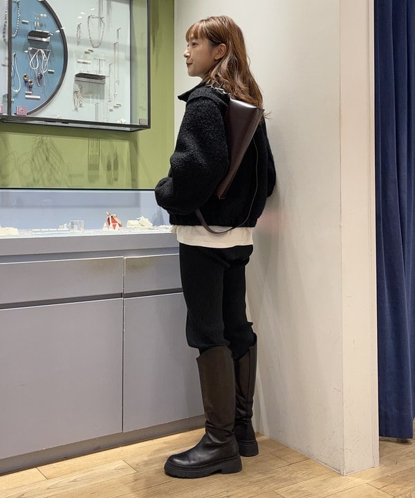 大木さんの「BEAMS WOMEN｜ループ シャギー ジップ ブルゾン」を使ったコーディネート