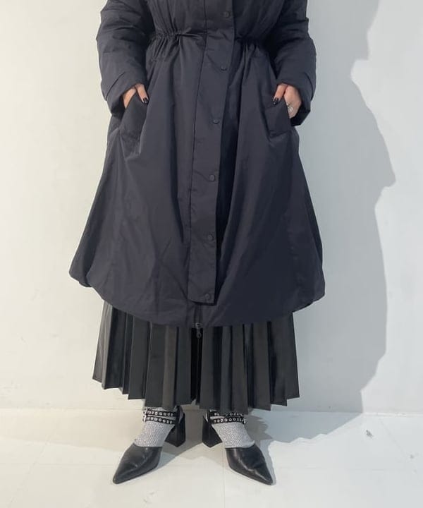 松本 佳菜子さんの「BEAMS WOMEN｜メタリックプリーツスカート」を使ったコーディネート