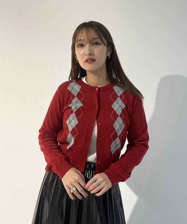 松本 佳菜子さんの「BEAMS WOMEN｜メタリックプリーツスカート」を使ったコーディネート