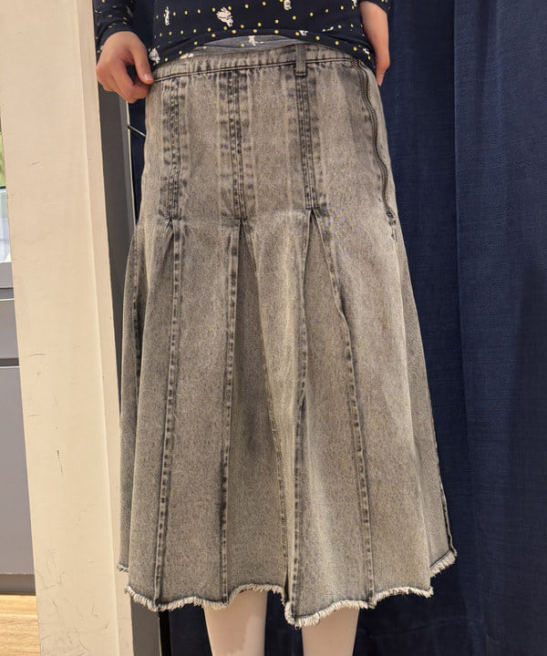 山本 里南さんの「BEAMS WOMEN｜無地 カラー ロング マフラー」を使ったコーディネート