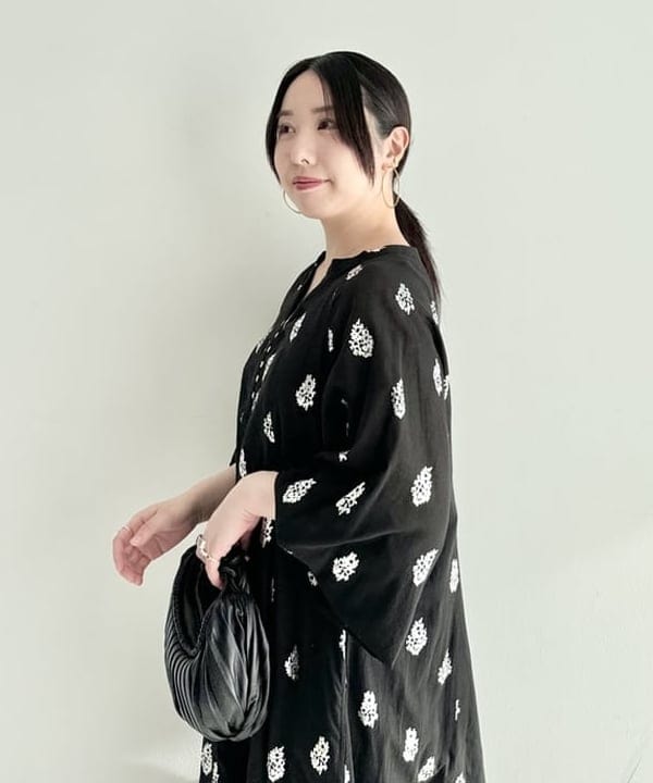 大川 美咲さんの「BEAMS WOMEN｜ne Quittez pas / ボイル フラワー ロングスリーブ ワンピース」を使ったコーディネート