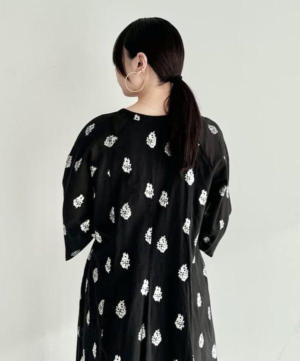 大川 美咲さんの「BEAMS WOMEN｜ne Quittez pas / ボイル フラワー ロングスリーブ ワンピース」を使ったコーディネート