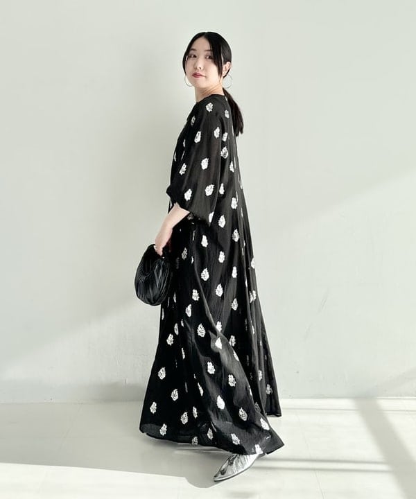 大川 美咲さんの「BEAMS WOMEN｜ne Quittez pas / ボイル フラワー ロングスリーブ ワンピース」を使ったコーディネート