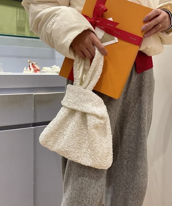 大木さんの「BEAMS WOMEN｜12ゲージ BB エンブロイダリー カーディガン」を使ったコーディネート