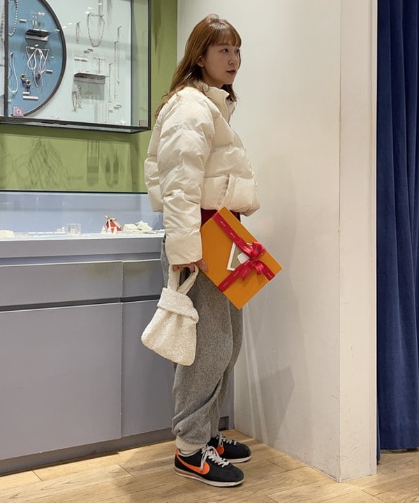 大木さんの「BEAMS WOMEN｜12ゲージ BB エンブロイダリー カーディガン」を使ったコーディネート