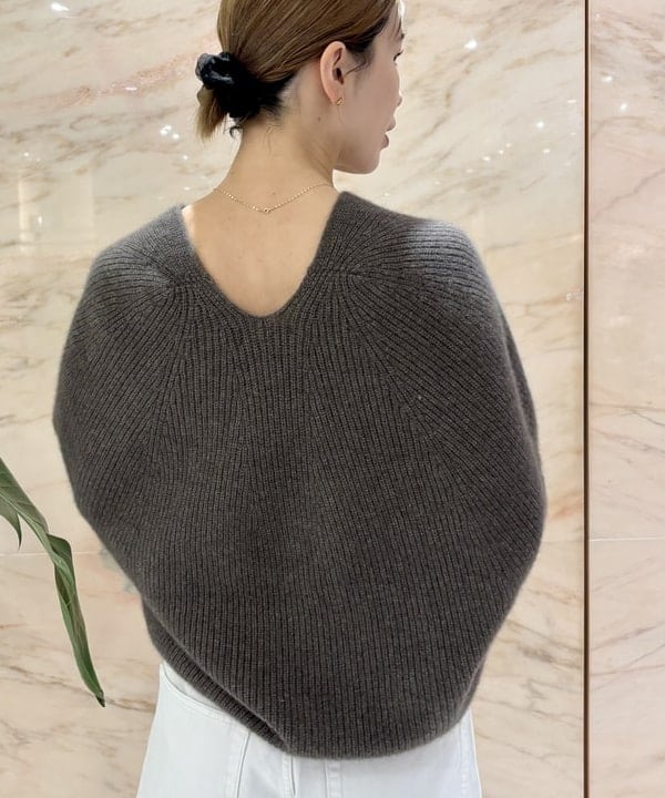 AONO SHIKAMAさんの「BEAMS WOMEN｜リバー Vネック ロングコート」を使ったコーディネート