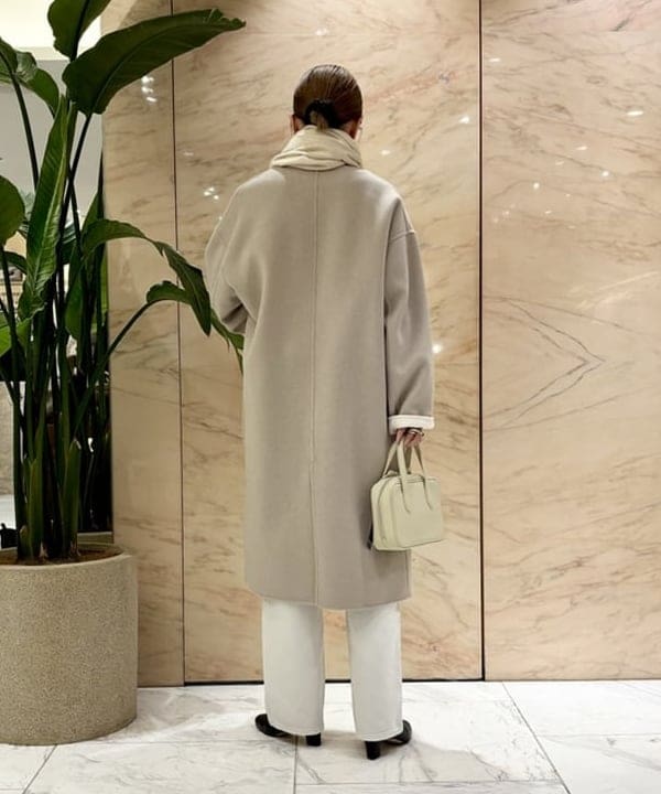 AONO SHIKAMAさんの「BEAMS WOMEN｜リバー Vネック ロングコート」を使ったコーディネート