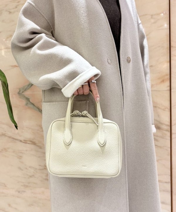 AONO SHIKAMAさんの「BEAMS WOMEN｜リバー Vネック ロングコート」を使ったコーディネート