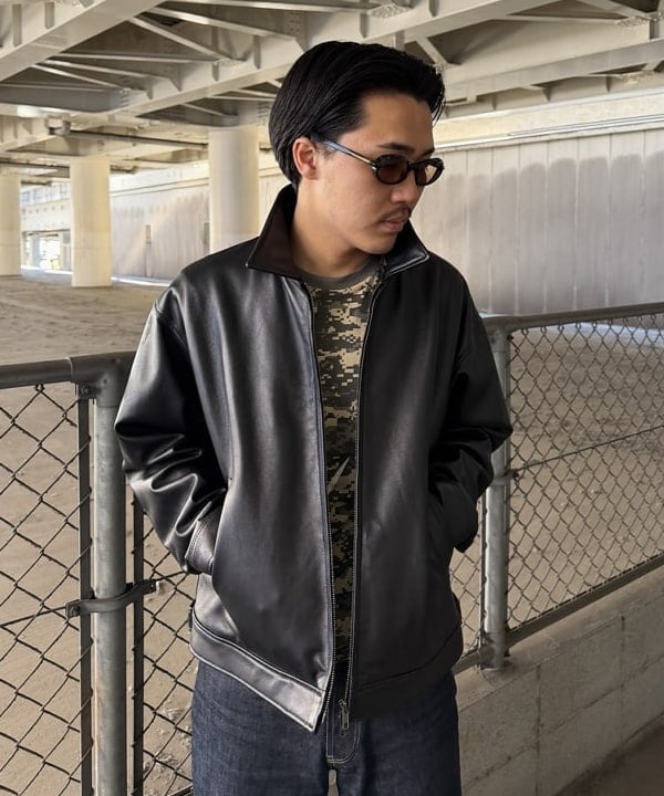 川崎 駿希さんの「BEAMS WOMEN｜ワイドフィット レザー ジップブルゾン」を使ったコーディネート