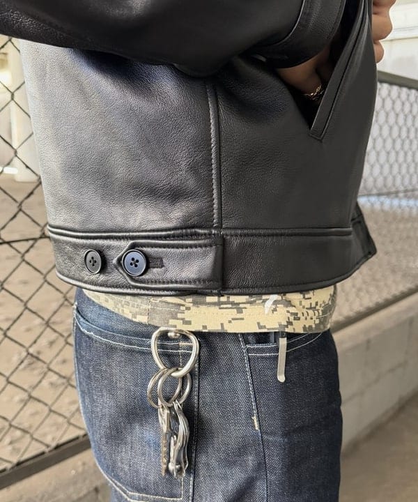 川崎 駿希さんの「BEAMS WOMEN｜ワイドフィット レザー ジップブルゾン」を使ったコーディネート