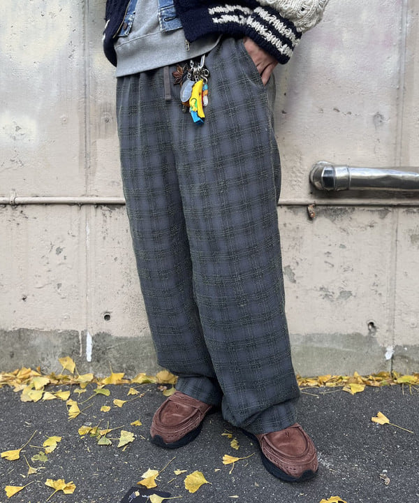 BAKU(東江 漠)さんの「BEAMS WOMEN｜ブークレ チェック イージーパンツ」を使ったコーディネート