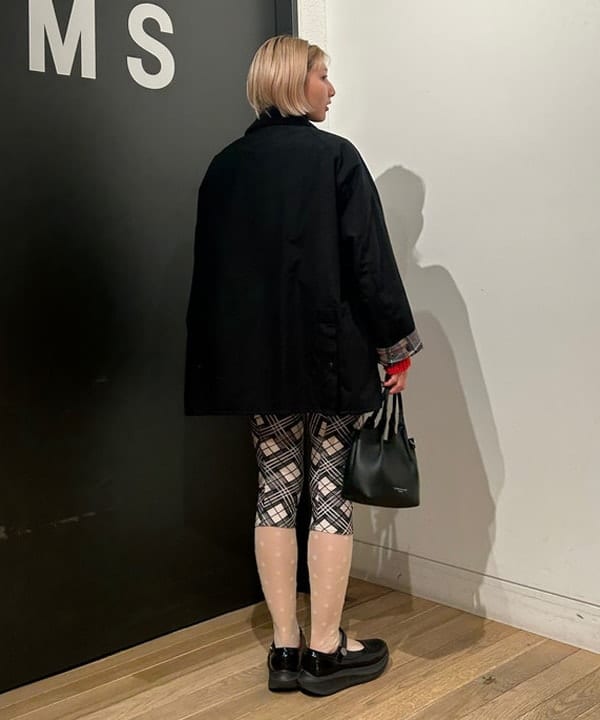 佐藤 亜美さんの「BEAMS WOMEN｜【別注】THE BOOKSTORE / Hand Logo Sweater 25FW」を使ったコーディネート