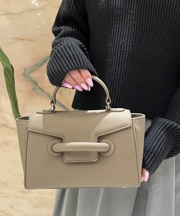 関 桂子さんの「BEAMS WOMEN｜サイドジップ リブ プルオーバー ニット .M」を使ったコーディネート