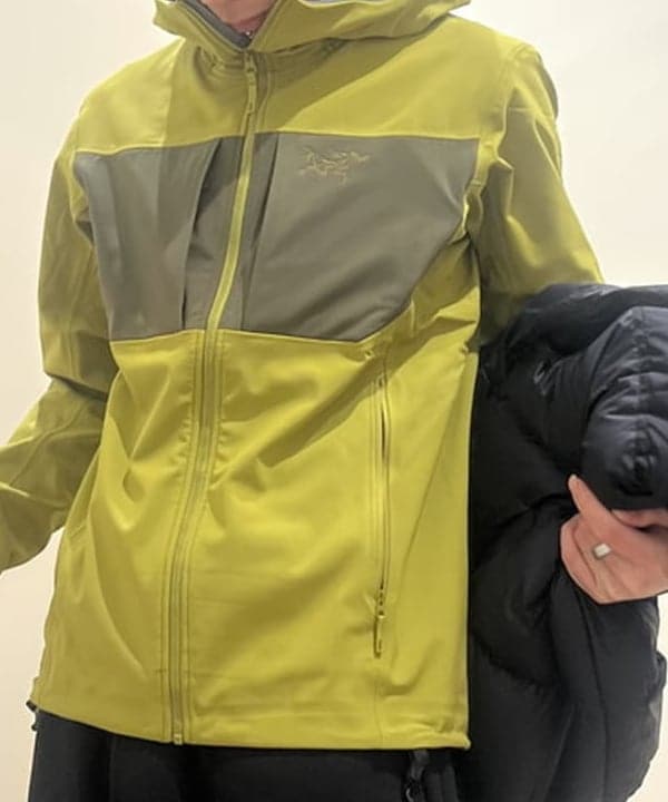 菊田 悠さんの「BEAMS WOMEN｜BEAMS ロゴ スウェット パンツ」を使ったコーディネート