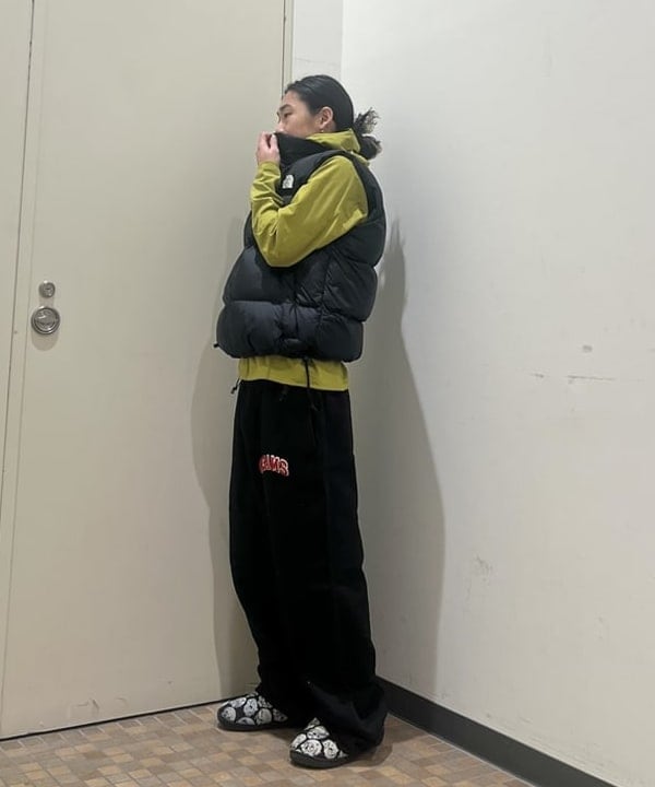 菊田 悠さんの「BEAMS WOMEN｜BEAMS ロゴ スウェット パンツ」を使ったコーディネート