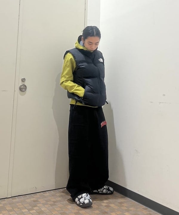 菊田 悠さんの「BEAMS WOMEN｜BEAMS ロゴ スウェット パンツ」を使ったコーディネート