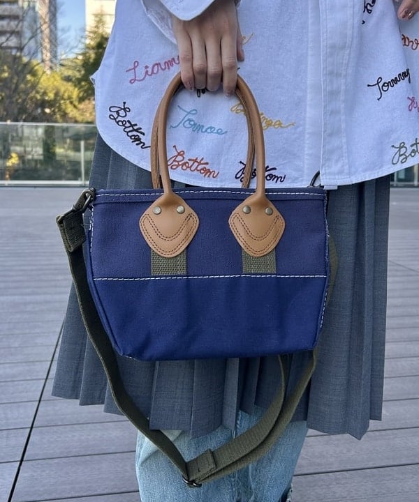 MATSUMOTO AMIさんの「BEAMS WOMEN｜【別注】L.L.Bean / Deep Bottom Leather Handle Zip Tote Mini」を使ったコーディネート