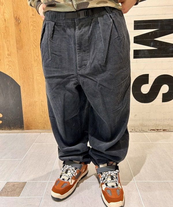 Shutoさんの「BEAMS WOMEN｜ワイドテーパード ウェービング  コーデュロイパンツ」を使ったコーディネート