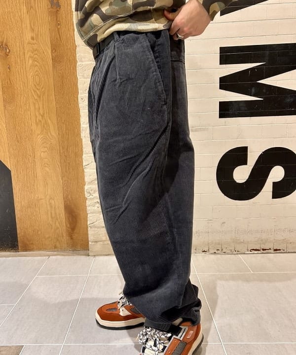 Shutoさんの「BEAMS WOMEN｜ワイドテーパード ウェービング  コーデュロイパンツ」を使ったコーディネート