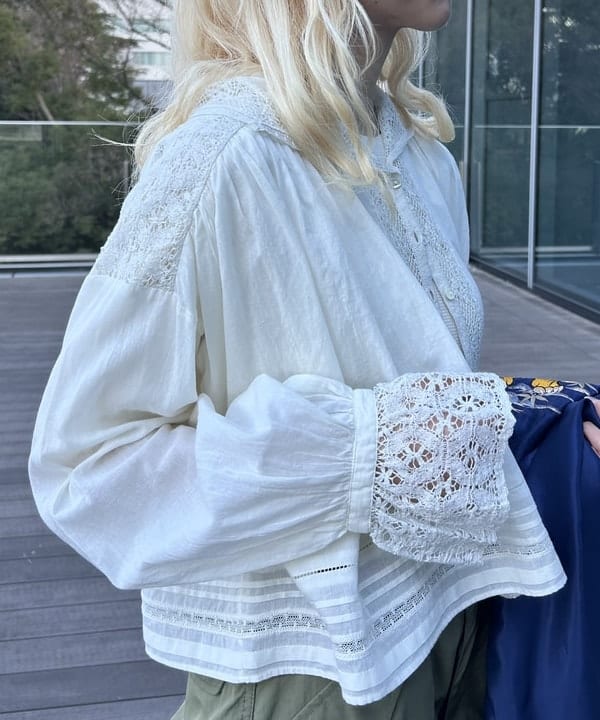MATSUMOTO AMIさんの「BEAMS WOMEN｜ヴィンテージ レース ブラウス」を使ったコーディネート