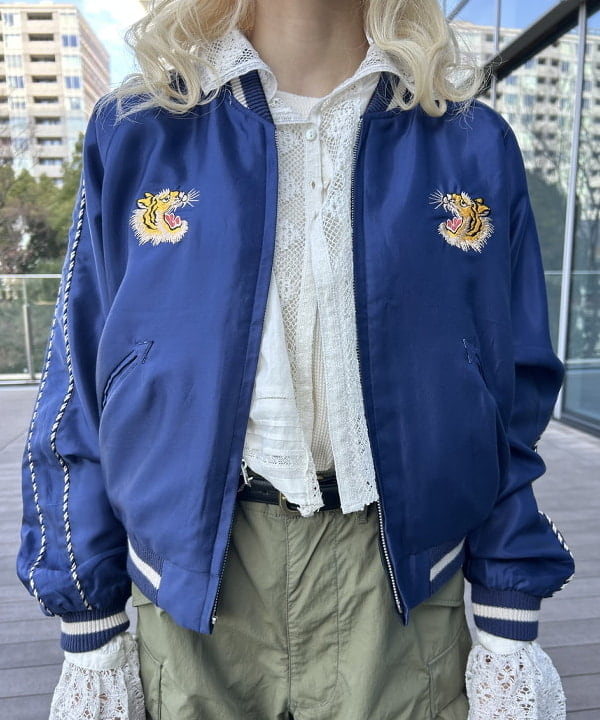 MATSUMOTO AMIさんの「BEAMS WOMEN｜ヴィンテージ レース ブラウス」を使ったコーディネート