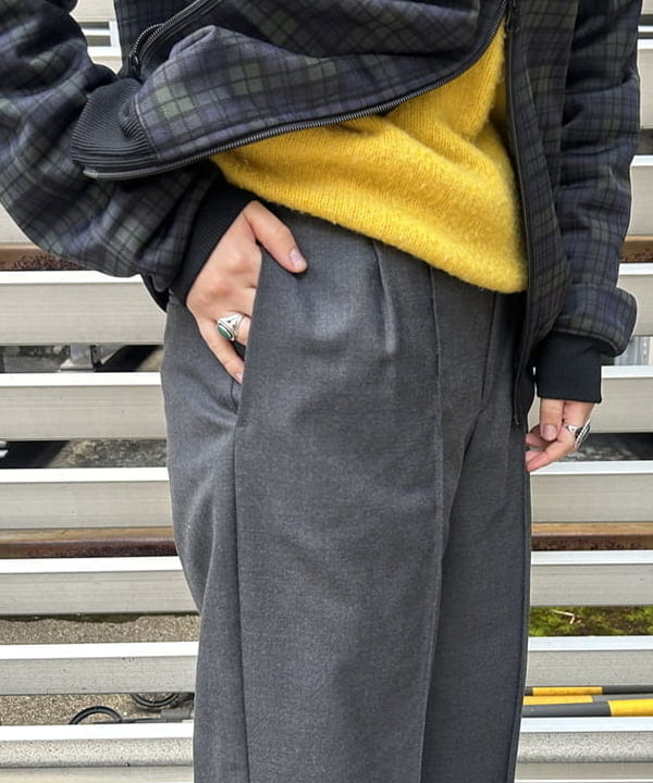 まつむさんの「BEAMS WOMEN｜ポリエステル ウール ツープリーツ ワイドパンツ」を使ったコーディネート